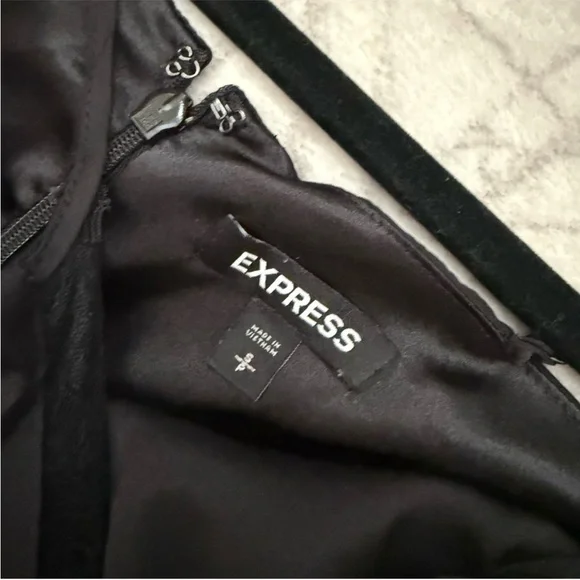 Express Black Satin Jumpsuit NWOT Size Small - Picture 6 of 6